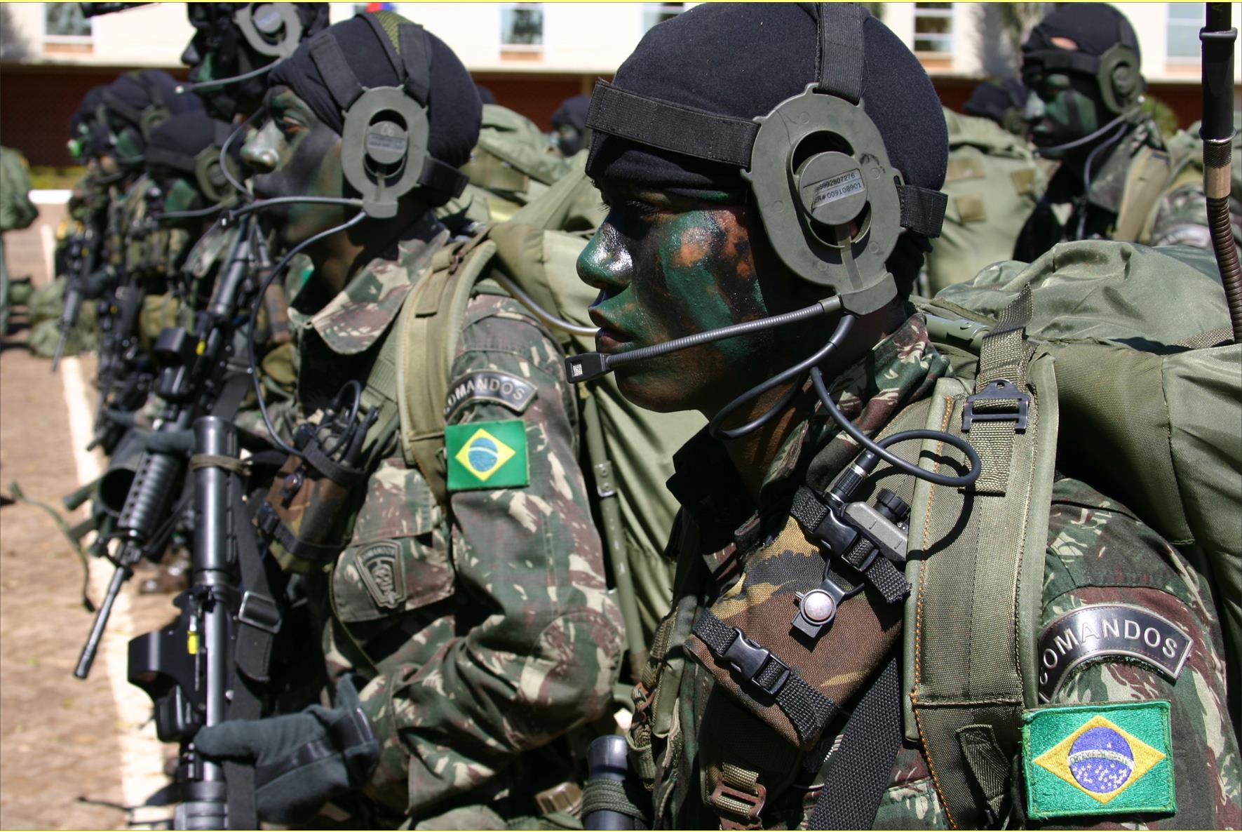 Comandos do Exército Brasileiro COMANDOS of Brazilian Army  Comandos exercito  brasileiro, Exercito, Farda exercito brasileiro